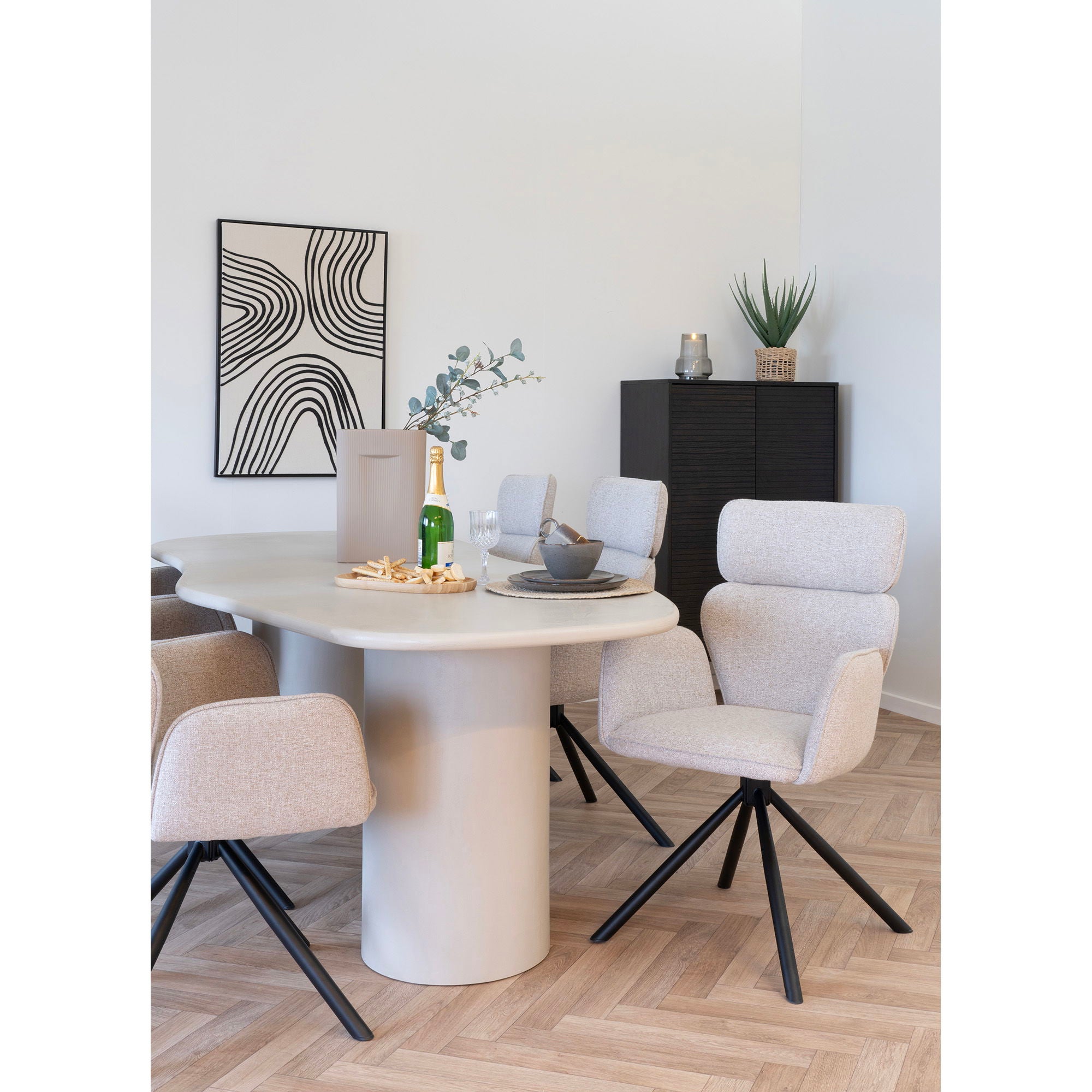 Chaise de salle à manger pivotante, sable, pieds noirs