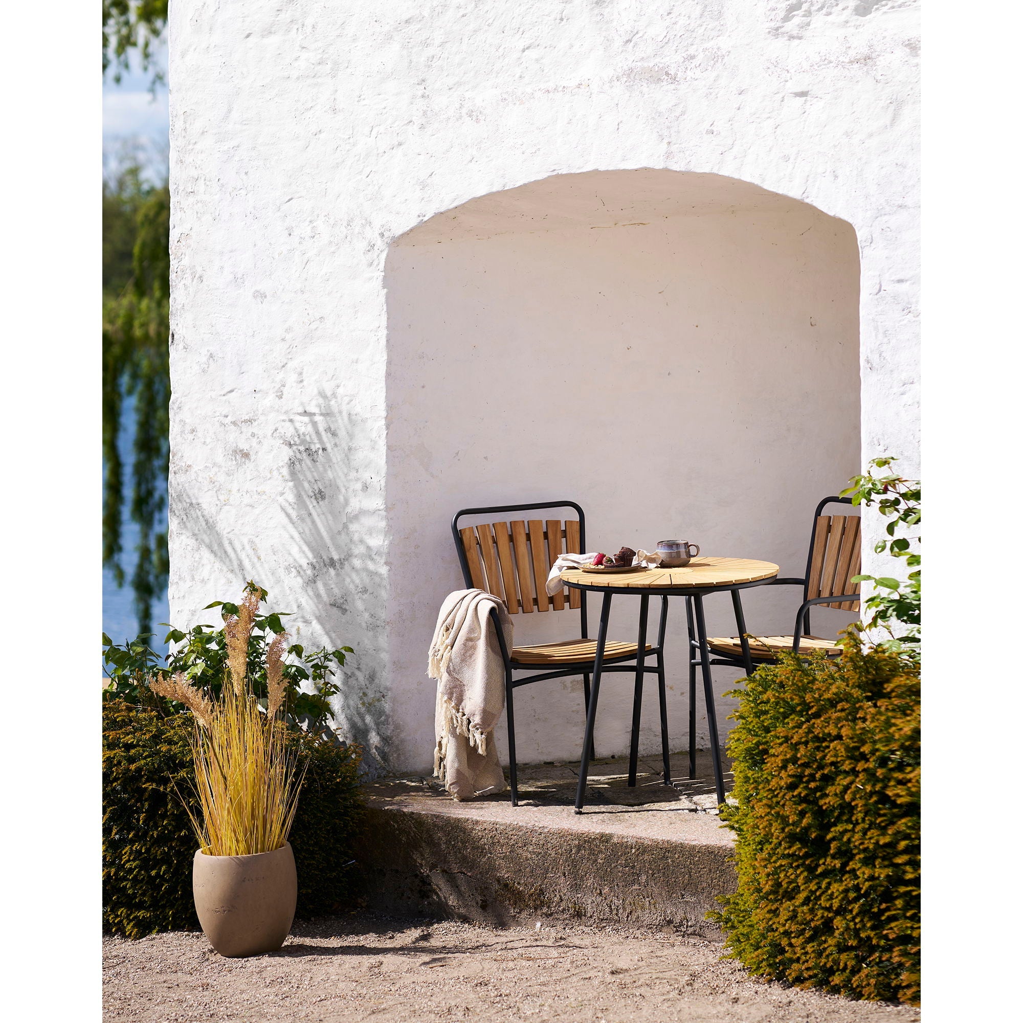Chaise de salle à manger, teck avec cadre noir