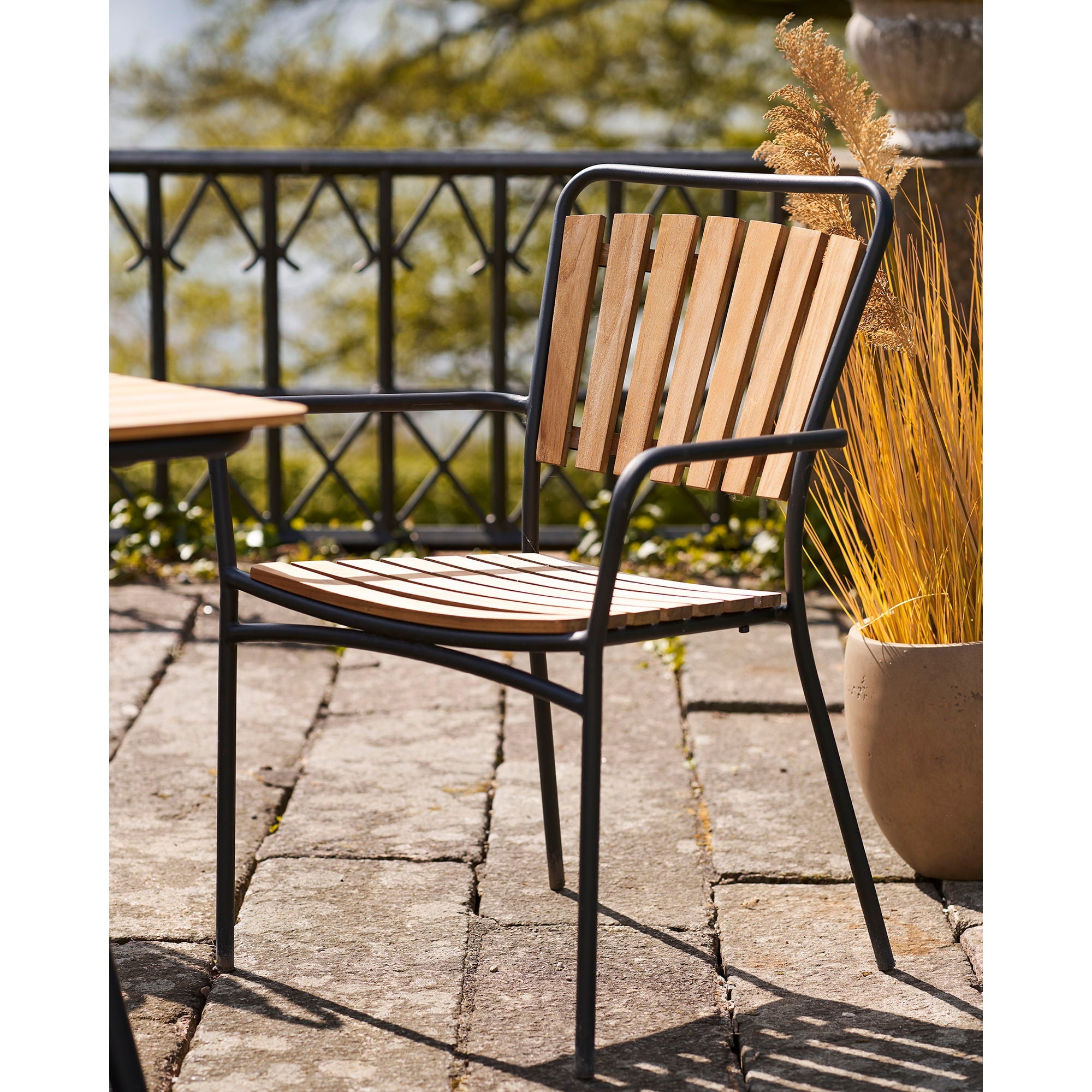 Chaise de salle à manger, teck avec cadre noir